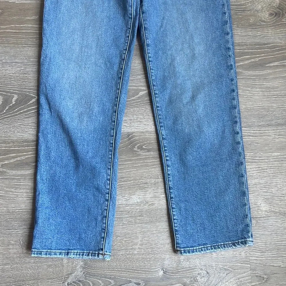 Madewell The Perfect Vintage Straight Jean in Montville Wash - Picture 6 of 13